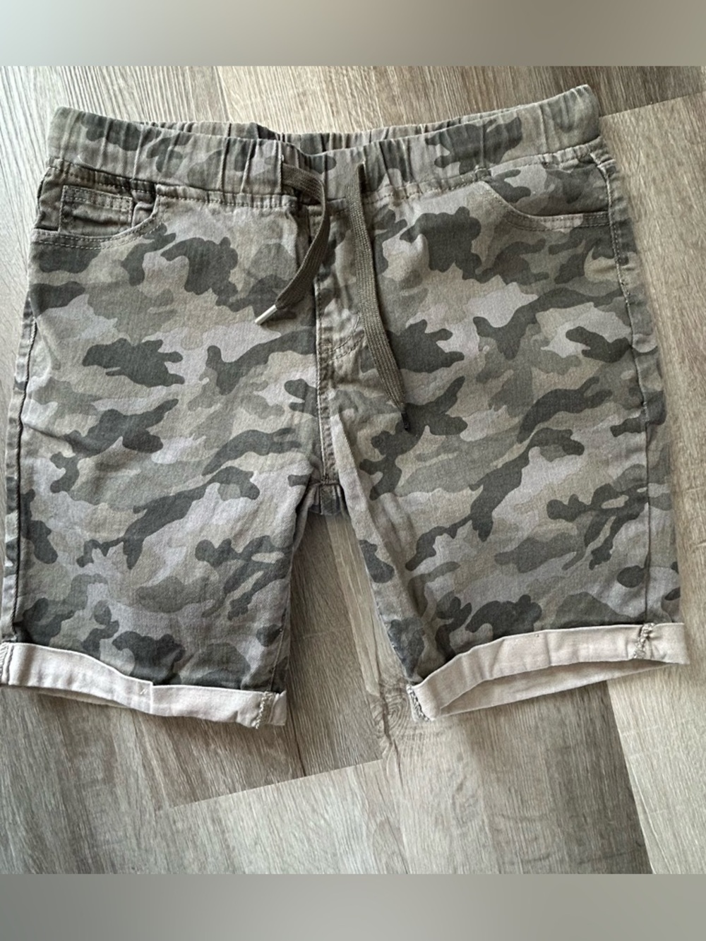 Woman’s Camouflage Drawstring Casual Shorts - Olive Camo Size XL fits like a L